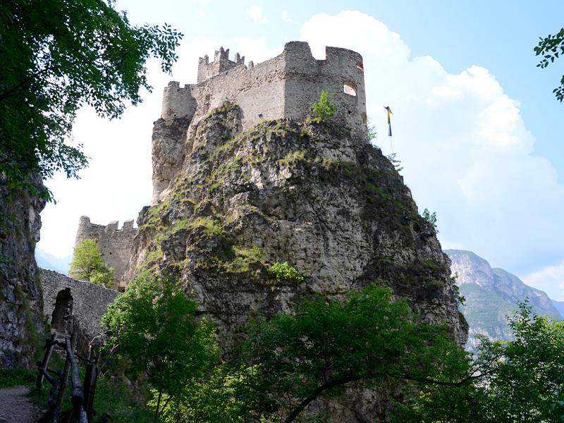 Haderburg kurz vor dem Zugang