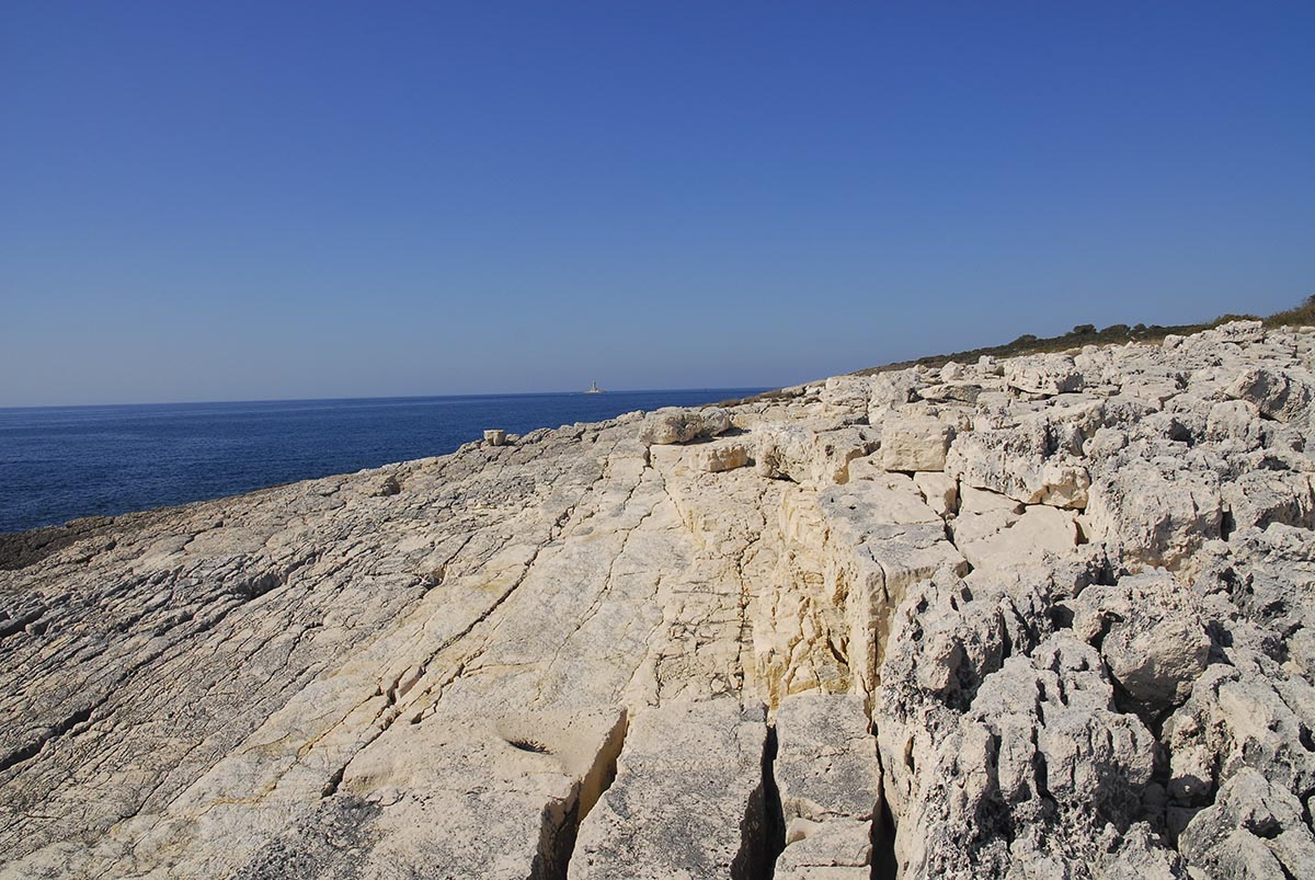 Felsen mit Klüften