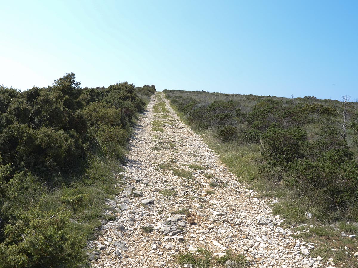 Weg auf den vierten Hügel